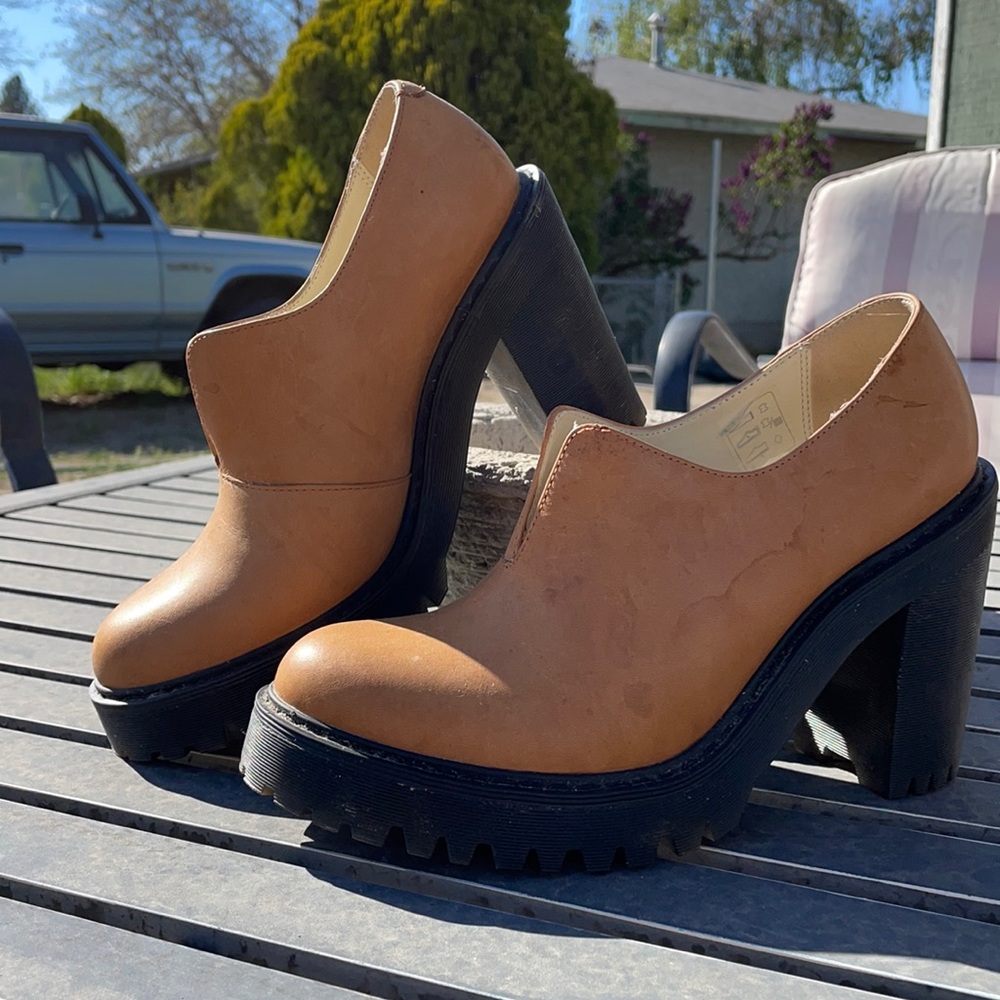 Dr Marten air wear leather high heel in tan size 7